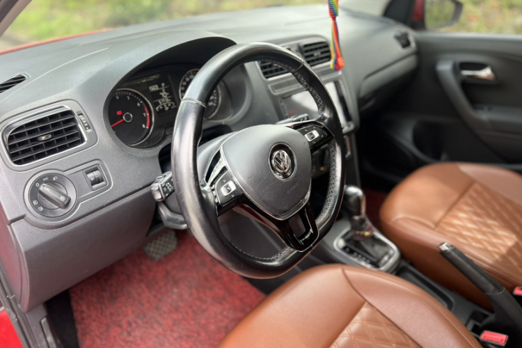Volkswagen Polo 2018 car image #12