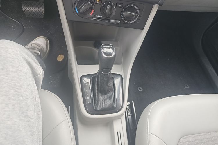 Skoda Rapid 2017 #18 Skoda Rapid 2017 car image #18