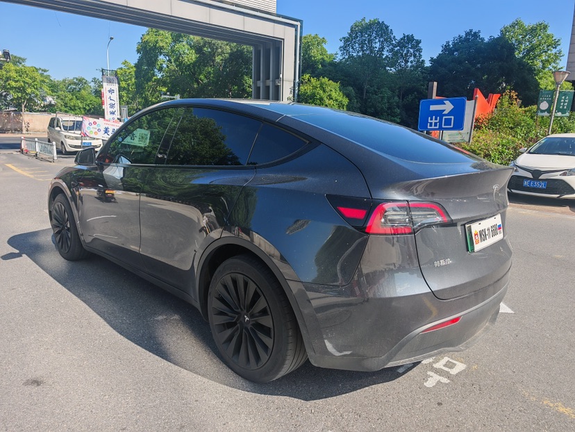 Tesla Model Y 2024 #6 Tesla Model Y 2024 car image #6