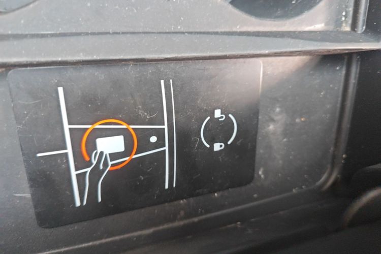 Tesla Model Y 2024 car image #9