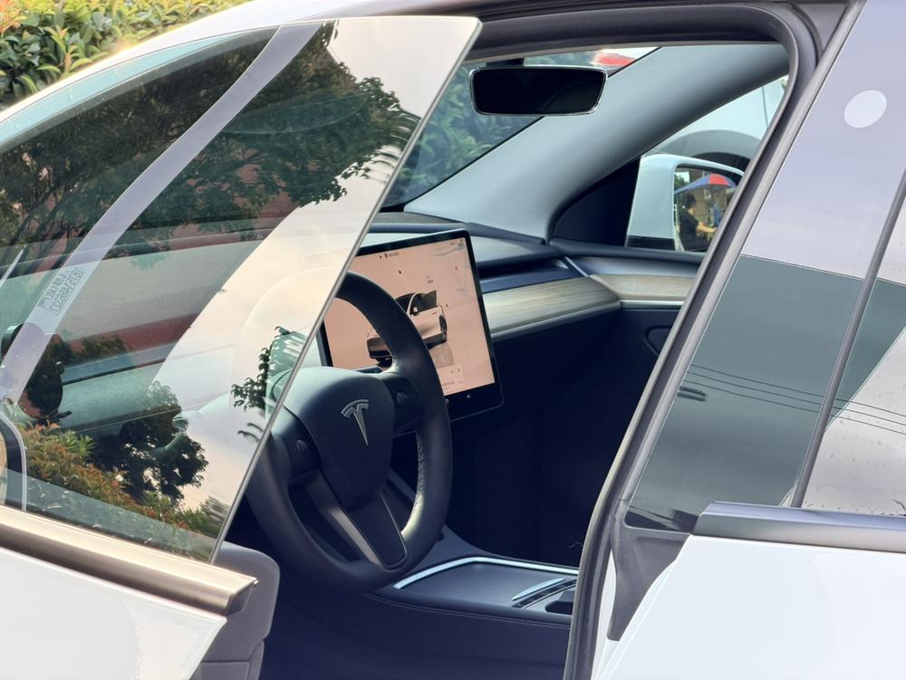Tesla Model Y 2022 car image #10