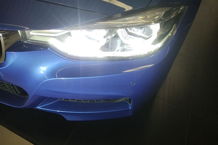 BMW 3 Series 2018 immagine di auto #19