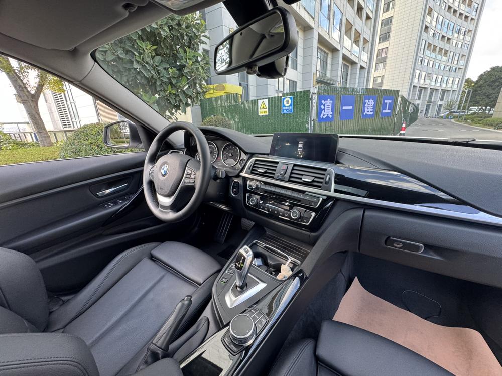BMW 3 Series 2019 immagine di auto #28