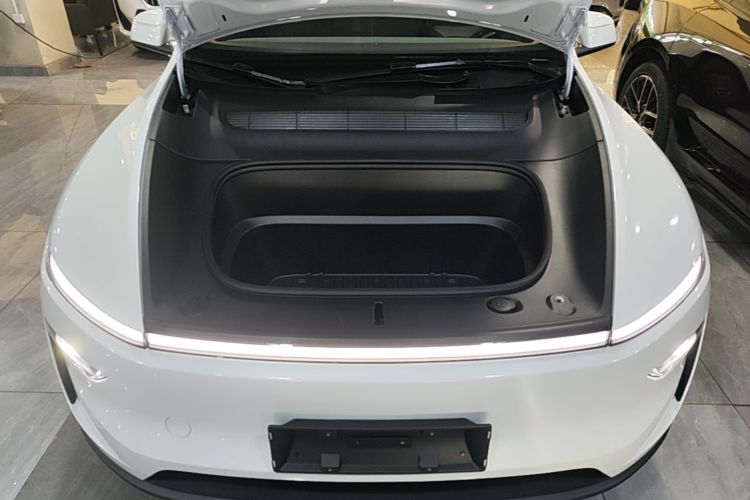 Tesla Model Y 2026 #20 Tesla Model Y 2026 car image #20