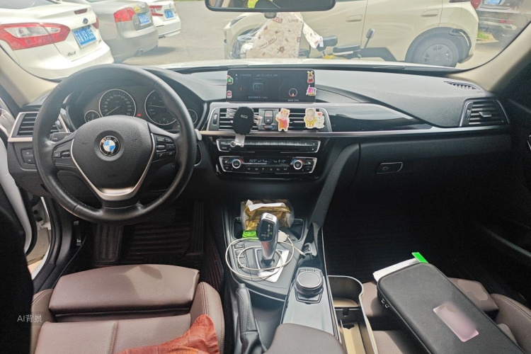 BMW 3 Series 2019 car image #11