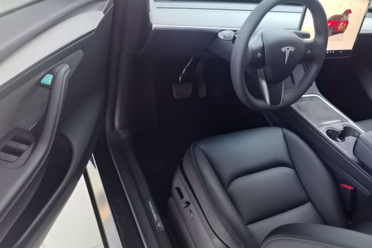 Tesla Model Y 2024 #15 Tesla Model Y 2024 immagine di auto #15