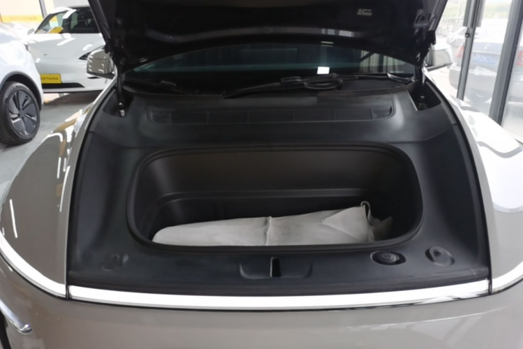 Tesla Model Y 2025 #20 Tesla Model Y 2025 immagine di auto #20