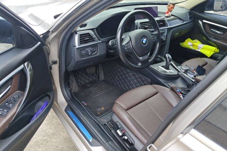 BMW 3 Series 2018 image de voiture #18