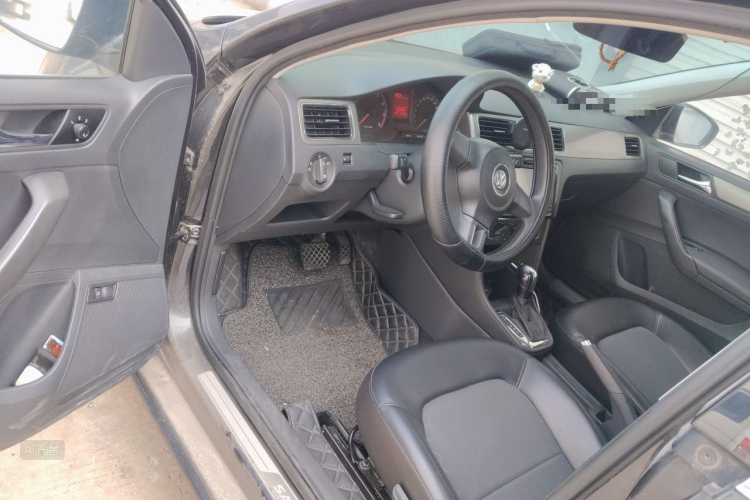 Volkswagen Santana 2015 car image #18