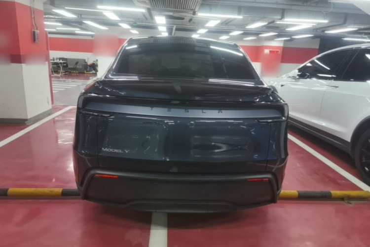Tesla Model Y 2025 #6 Tesla Model Y 2025 car image #6