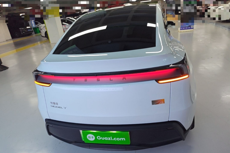 Tesla Model Y 2026 #6 Tesla Model Y 2026 car image #6