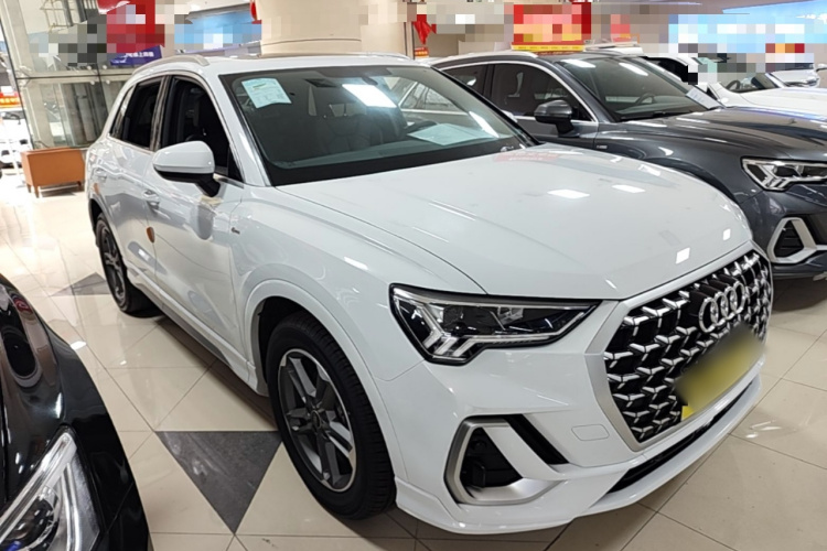 Audi Q3 2024 car image #4