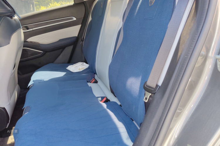 GEELY Emgrand 2021 car image #19