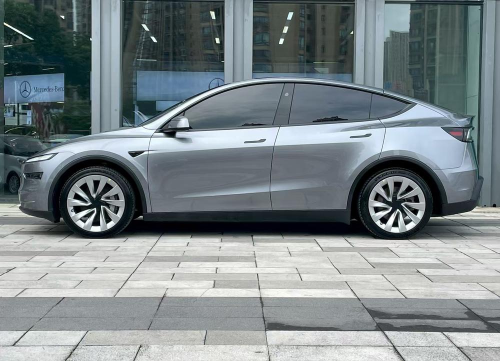 Tesla Model Y 2025 #3 Tesla Model Y 2025 car image #3