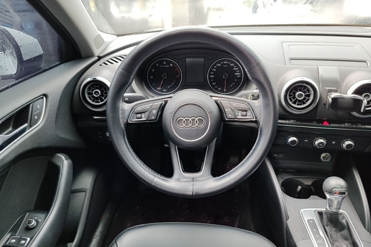 Audi A3 2019 immagine di auto #15