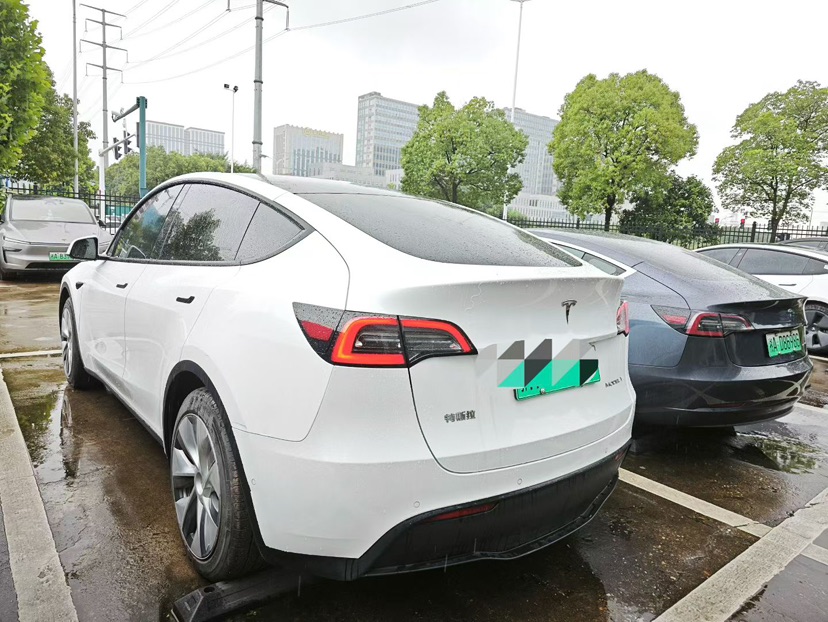 Tesla Model Y 2022 car image #4