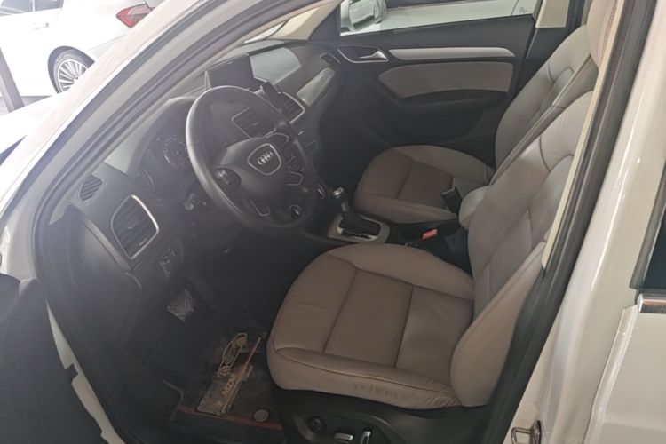 Audi Q3 2018 car image #15