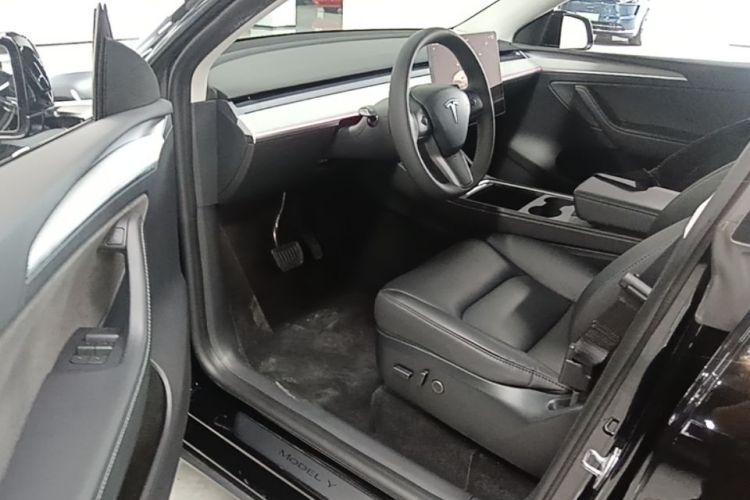 Tesla Model Y 2023 #15 Tesla Model Y 2023 car image #15