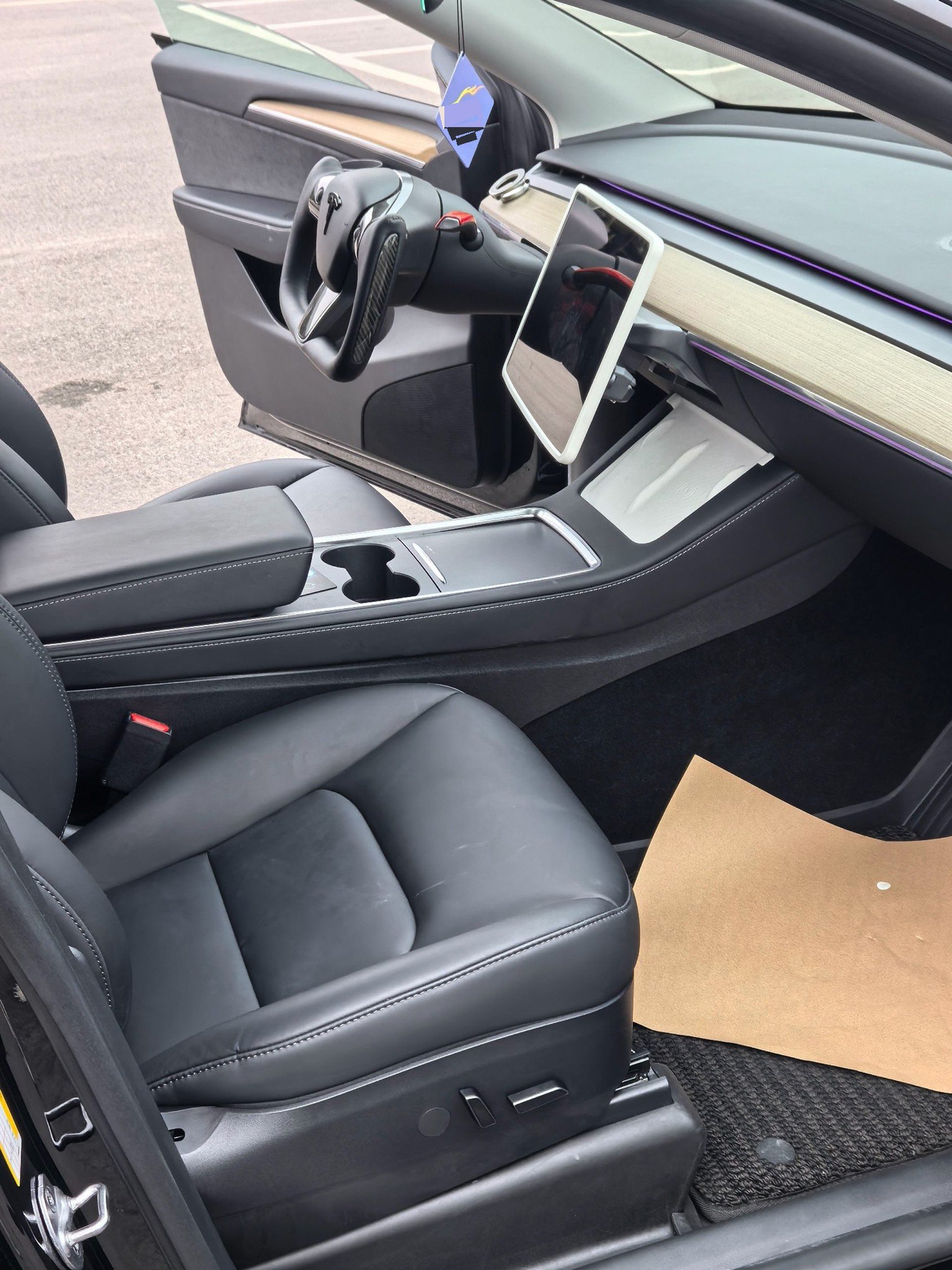 Tesla Model Y 2023 car image #8