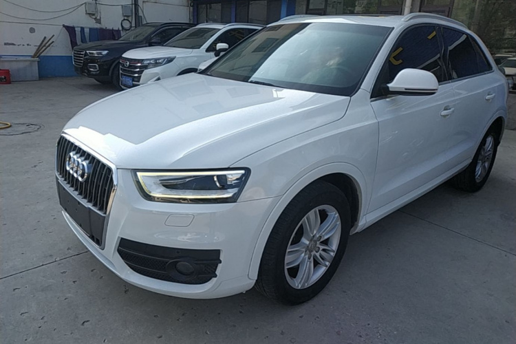 Audi Q3 2015 car image #2