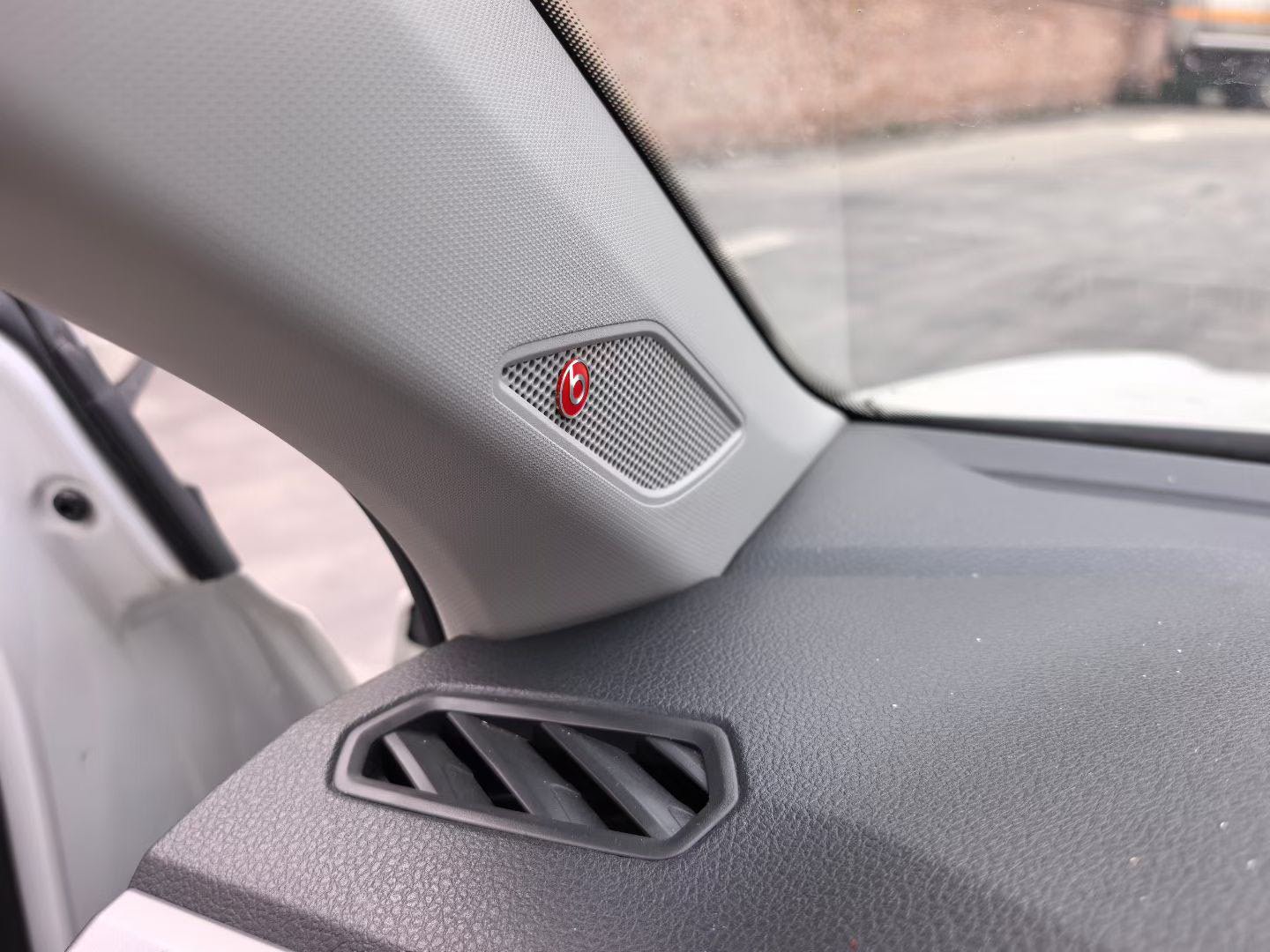 Volkswagen T-Cross 2021 immagine di auto #7