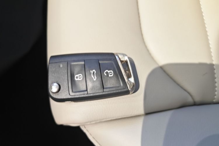 Volkswagen Golf 2016 car image #9