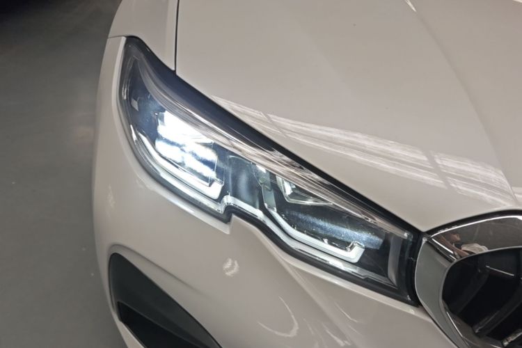 BMW 3 Series 2021 car image #8