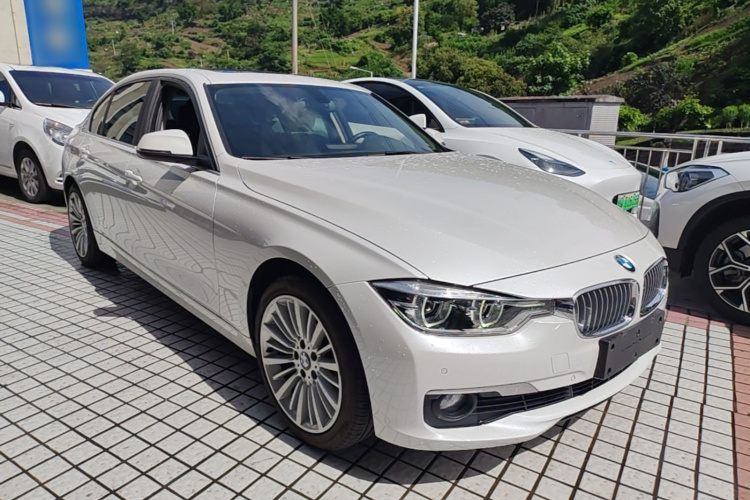 BMW 3 Series 2018 #4 BMW 3 Series 2018 car image #4