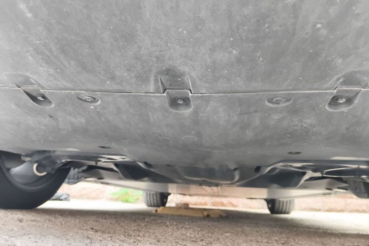 Tesla Model Y 2024 car image #25