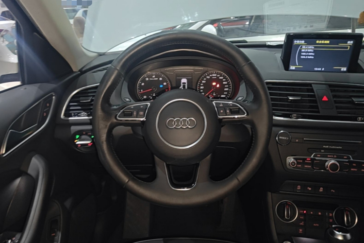 Audi Q3 2016 #11 Audi Q3 2016 car image #11