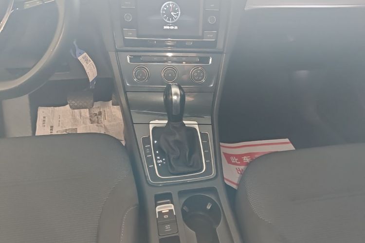 Volkswagen Golf 2018 car image #14