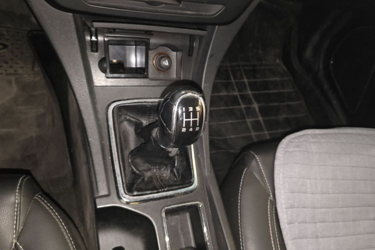 GEELY Emgrand 2017 car image #14