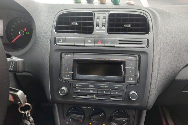 Volkswagen Polo 2019 car image #13