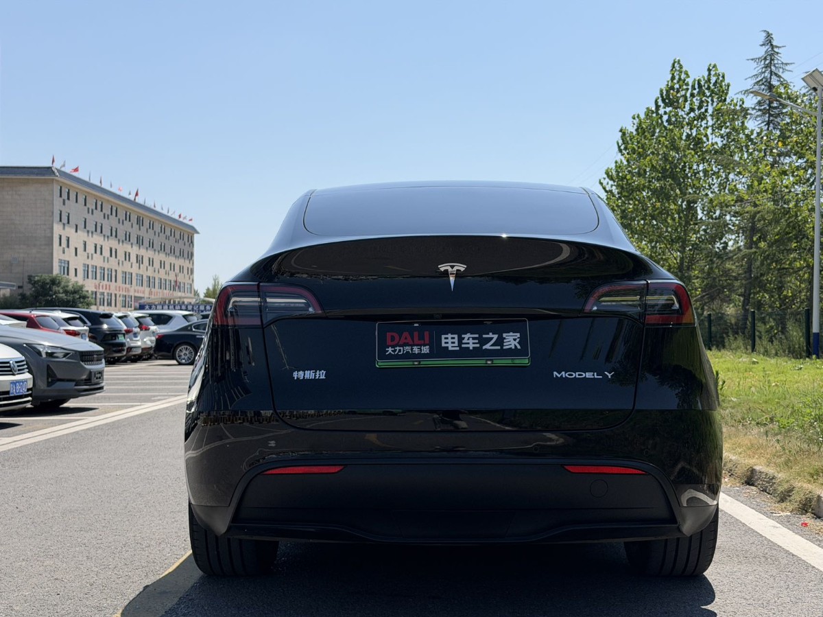 Tesla Model Y 2023 car image #8