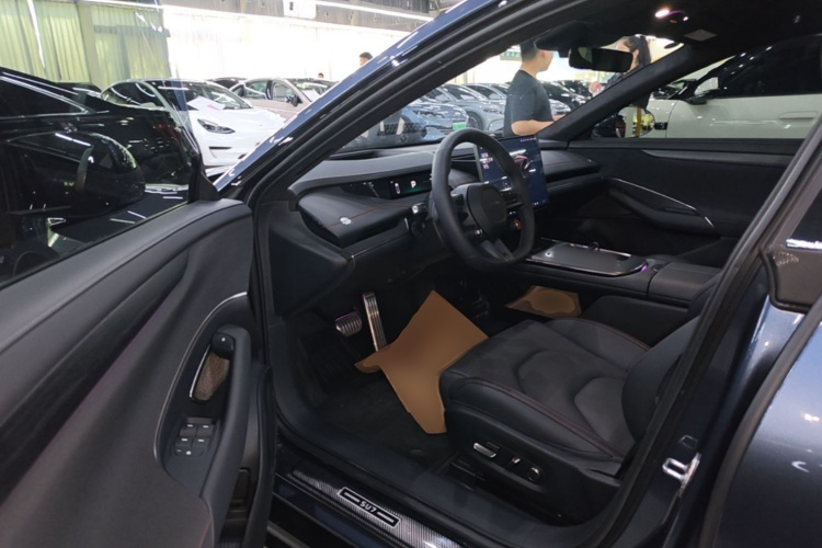 MI SU7 2025 immagine di auto #12