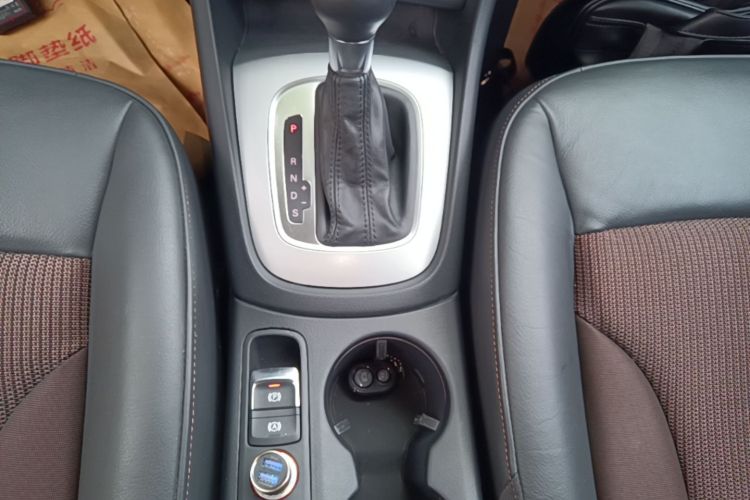 Audi Q3 2017 car image #14