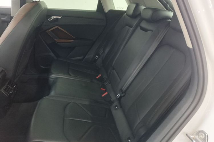 Audi Q3 2020 car image #17