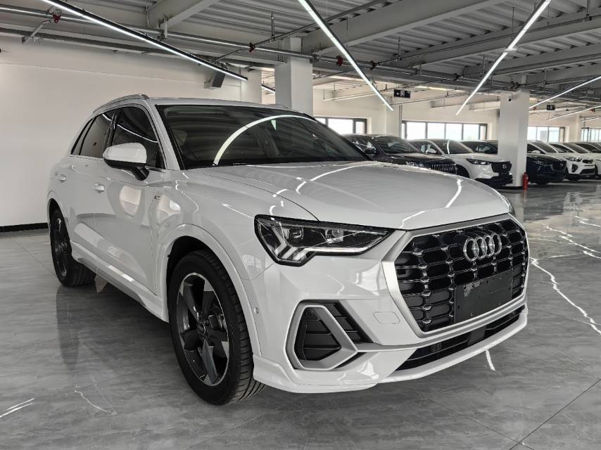 Audi Q3 2023 car image #6