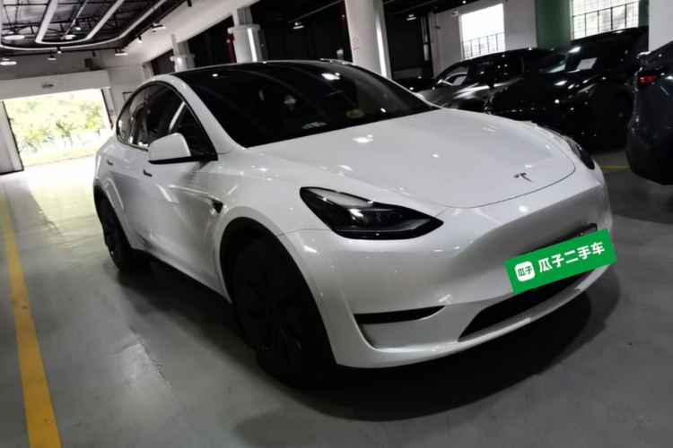 Tesla Model Y 2024 #4 Tesla Model Y 2024 immagine di auto #4