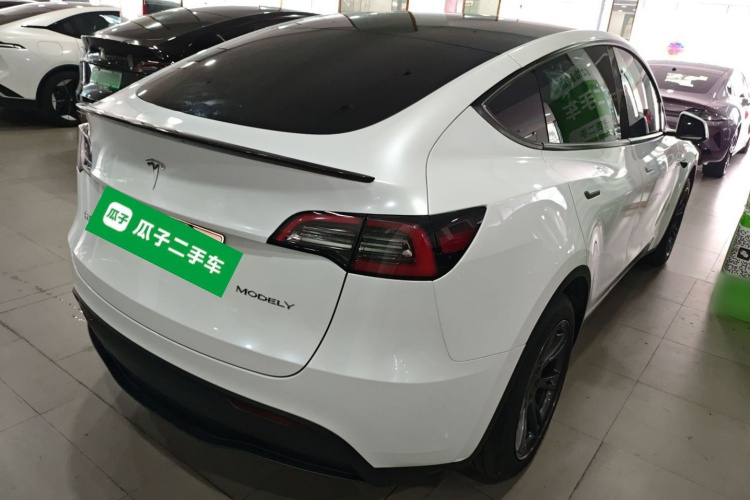 Tesla Model Y 2024 #7 Tesla Model Y 2024 car image #7