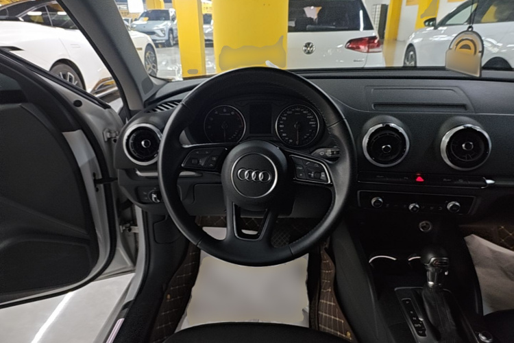 Audi A3 2019 car image #11