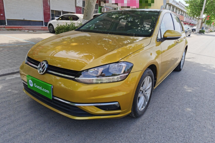 Volkswagen Golf 2019 car image #2