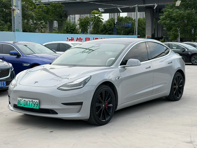 Tesla Model 3 2020 car image #2