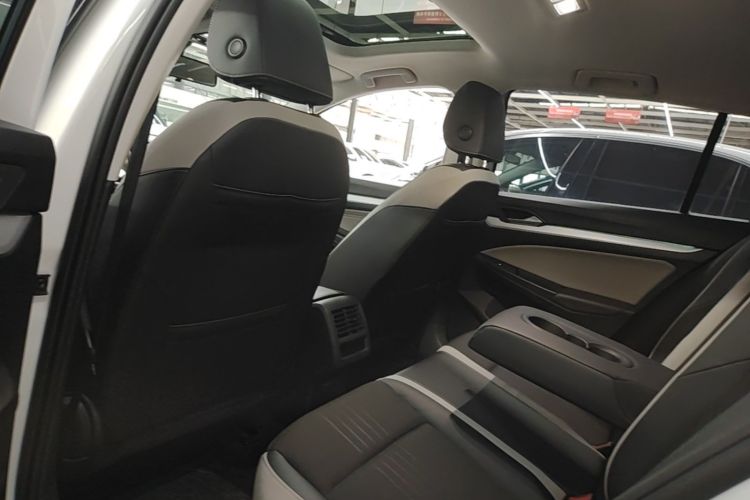 Volkswagen Golf 2021 car image #17