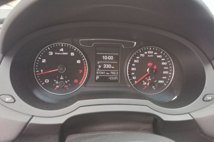 Audi Q3 2019 car image #13