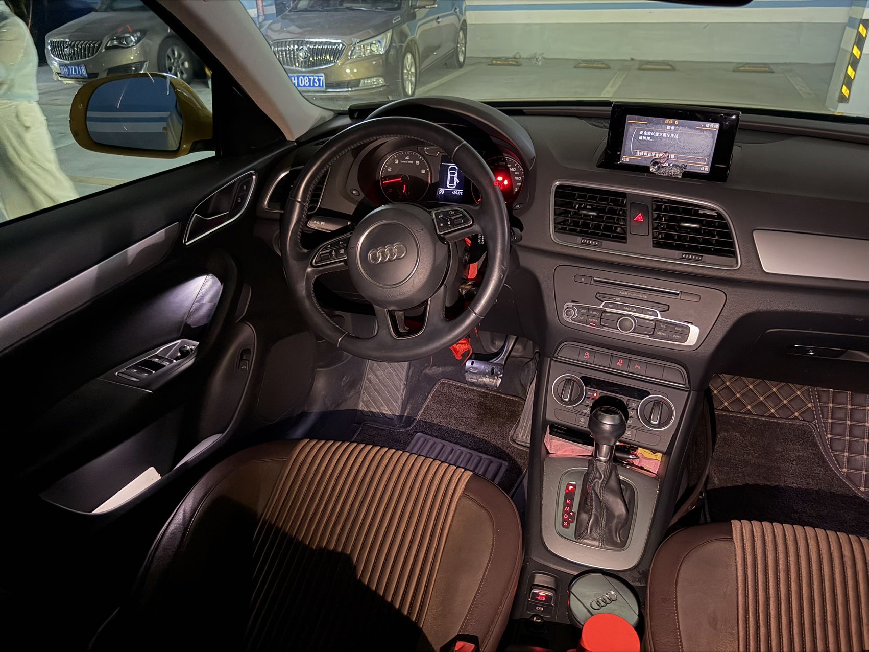 Audi Q3 2016 car image #12