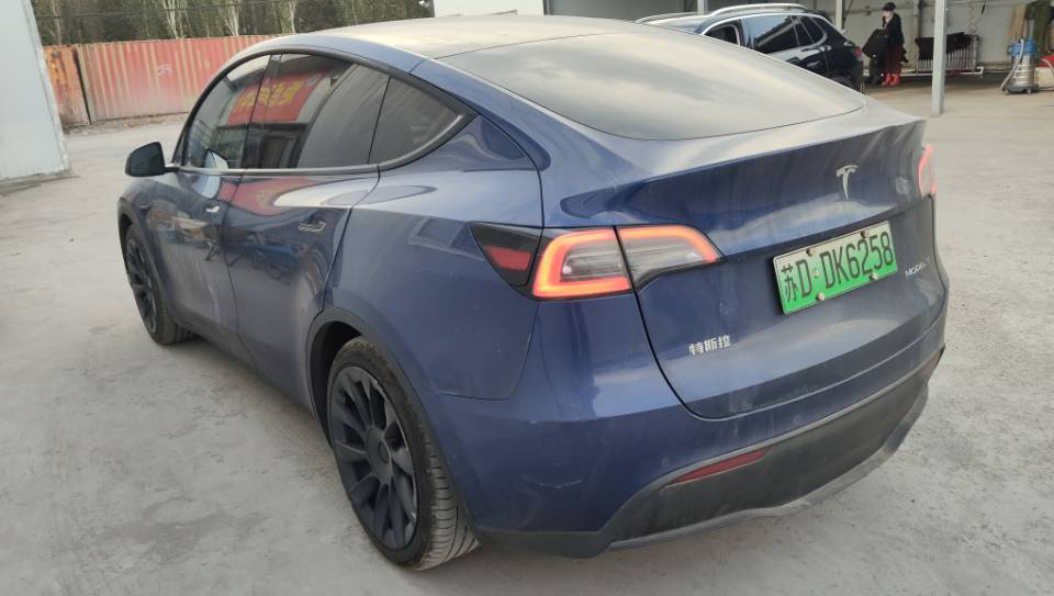 Tesla Model Y 2023 صورة سيارة #6