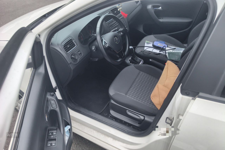 Volkswagen Polo 2016 car image #18