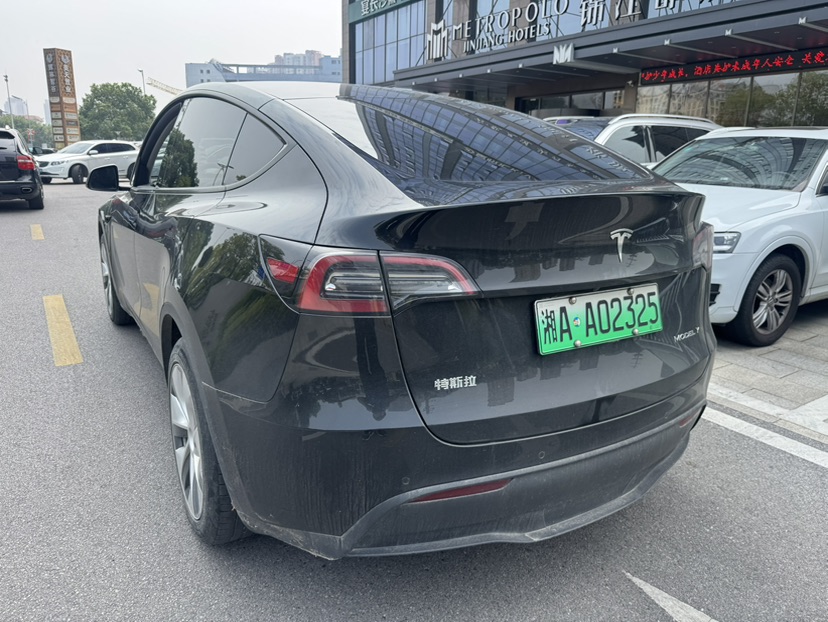 Tesla Model Y 2023 #5 Tesla Model Y 2023 car image #5