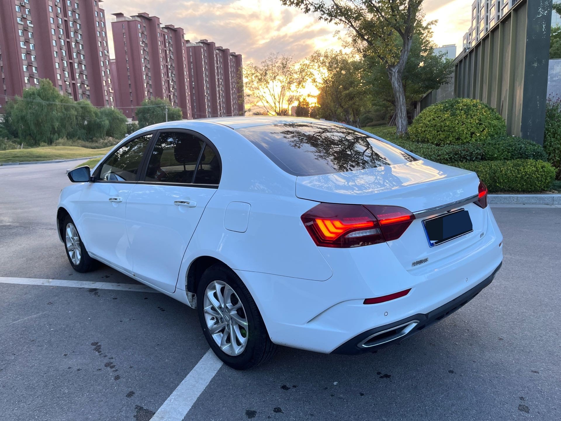 GEELY Emgrand 2022 #10 GEELY Emgrand 2022 car image #10